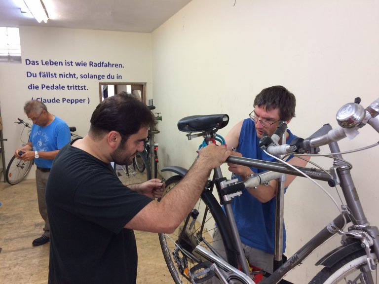 Grossansicht in neuem Fenster: Fahrradwerkstatt Arbeit am Bike