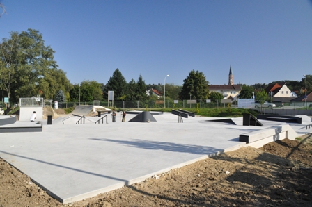 Grossansicht in neuem Fenster: Skatepark Dingolfing 2011